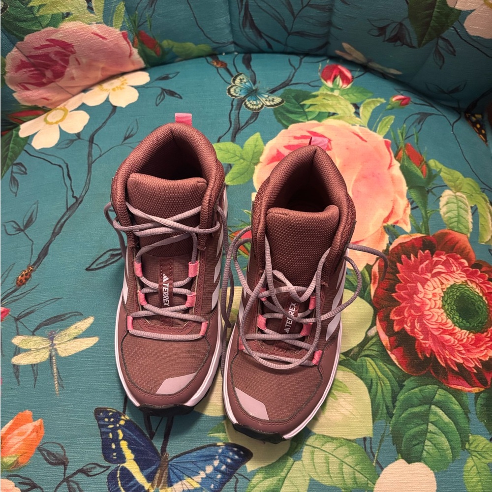 adidas Kids Boots in Brown and Pink